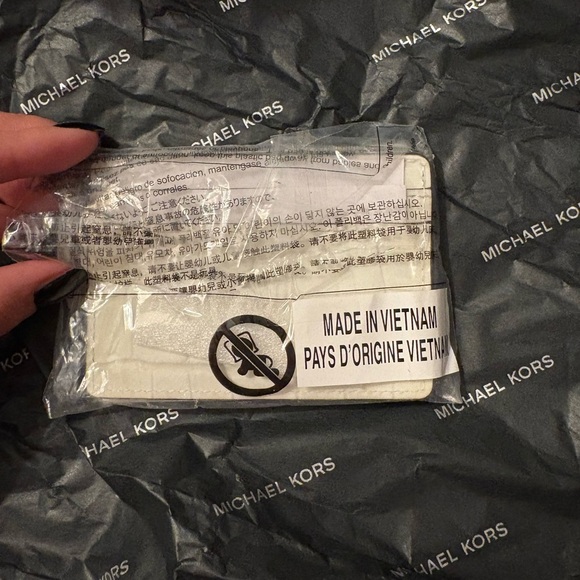 BNWT Michael Kors Croc-Embossed Leather Card Case (Optic White) NOT OUTLET - Picture 3 of 9